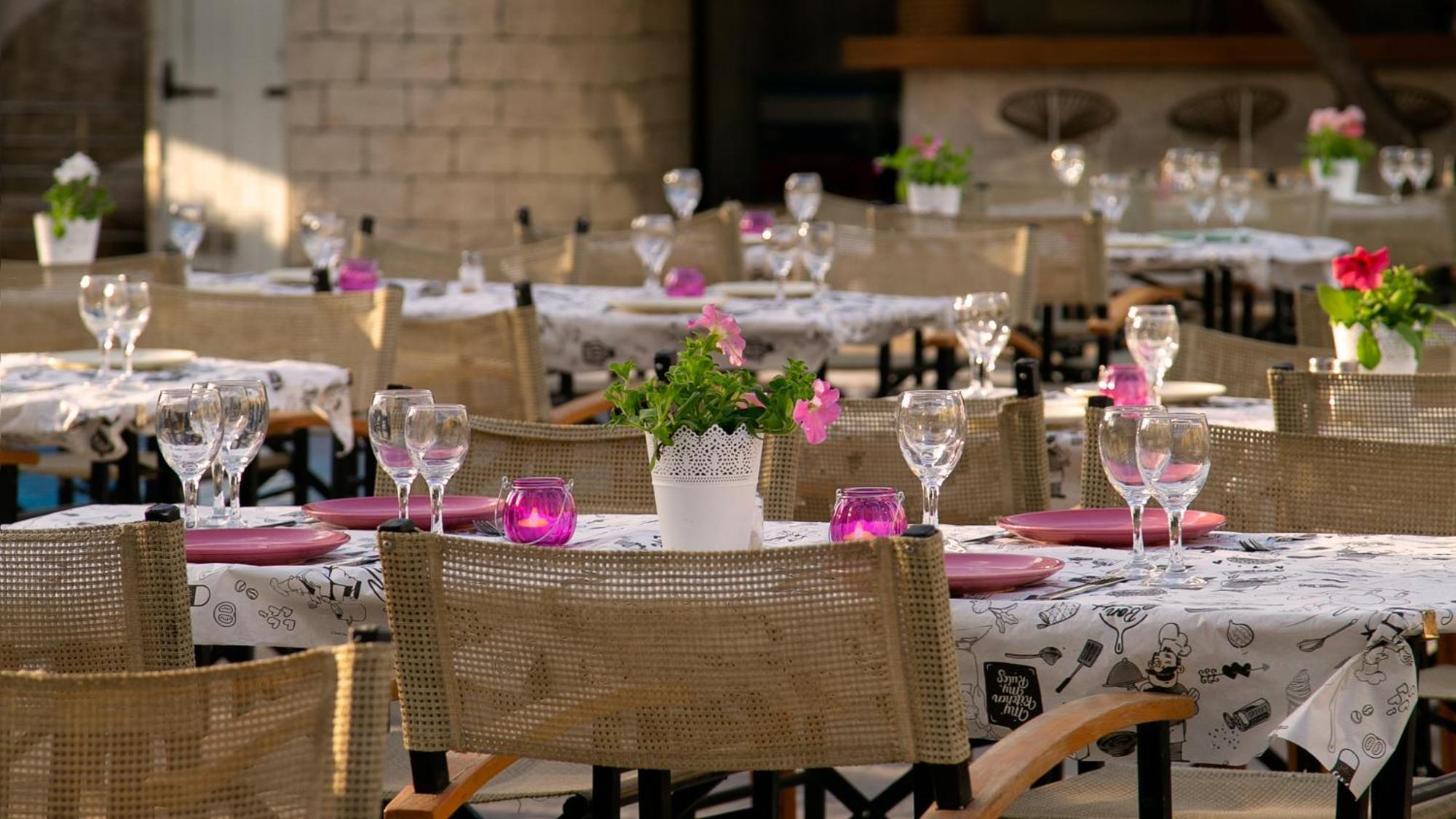 Cleopatra Hotel Nicosia Ngoại thất bức ảnh